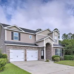 Spacious Pooler With Family-friendly Perks , Savannah United States